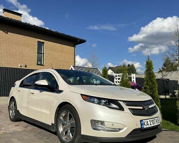 Белый Шевроле Вольт, объемом двигателя 1.4 л и пробегом 182 тыс. км за 10150 $, фото 1 на Automoto.ua