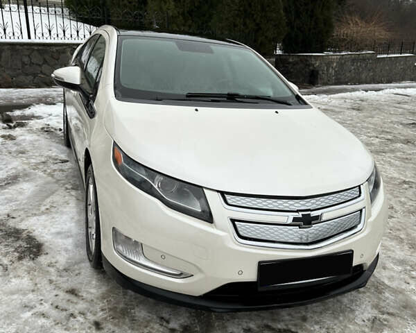 Белый Шевроле Вольт, объемом двигателя 1.4 л и пробегом 198 тыс. км за 10900 $, фото 1 на Automoto.ua