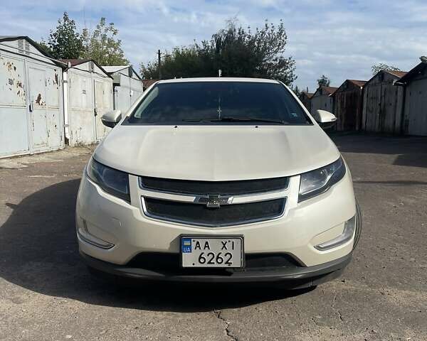 Белый Шевроле Вольт, объемом двигателя 1.4 л и пробегом 159 тыс. км за 9300 $, фото 1 на Automoto.ua