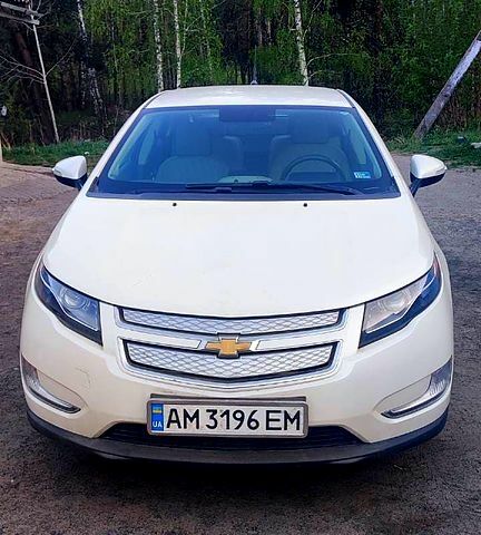 Белый Шевроле Вольт, объемом двигателя 1.4 л и пробегом 103 тыс. км за 11300 $, фото 1 на Automoto.ua