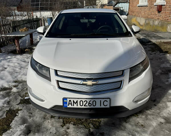 Белый Шевроле Вольт, объемом двигателя 1.4 л и пробегом 240 тыс. км за 8500 $, фото 1 на Automoto.ua
