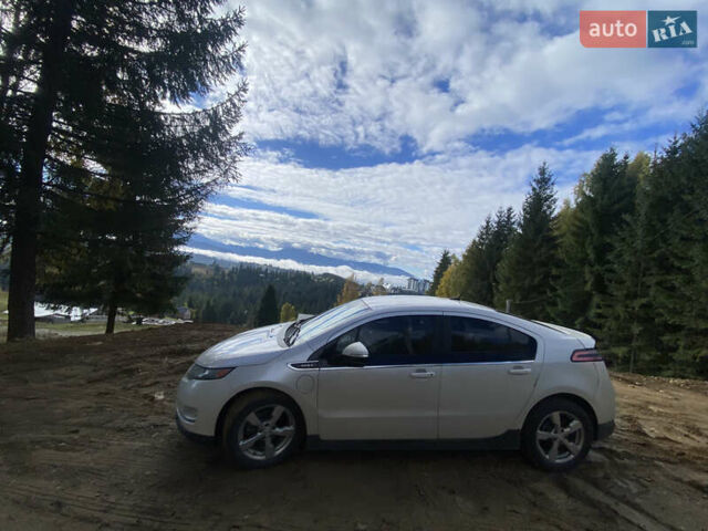 Белый Шевроле Вольт, объемом двигателя 1.4 л и пробегом 250 тыс. км за 10500 $, фото 1 на Automoto.ua