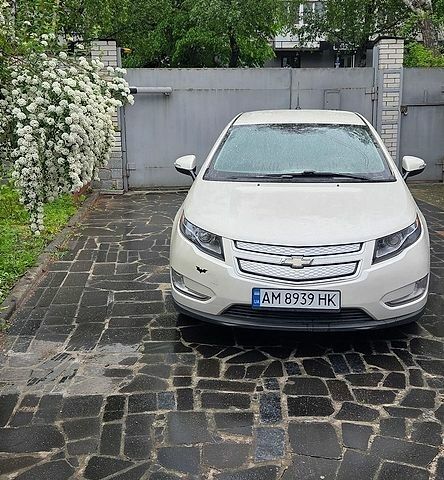 Білий Шевроле Вольт, об'ємом двигуна 1.4 л та пробігом 150 тис. км за 11000 $, фото 1 на Automoto.ua