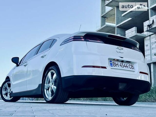 Белый Шевроле Вольт, объемом двигателя 1.4 л и пробегом 161 тыс. км за 8800 $, фото 1 на Automoto.ua