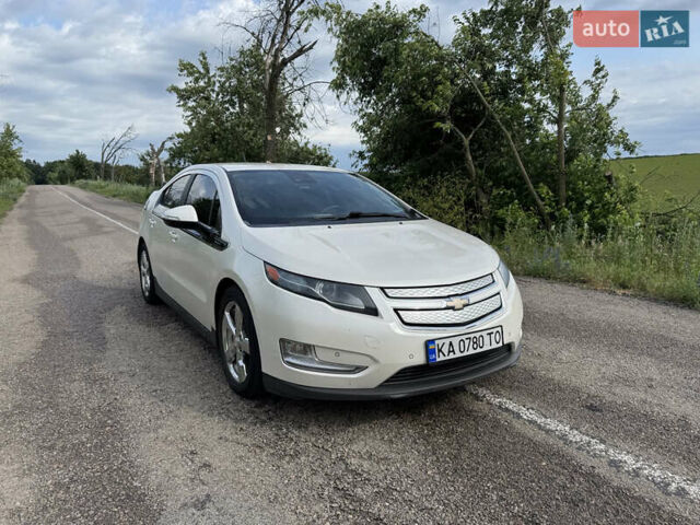 Белый Шевроле Вольт, объемом двигателя 1.4 л и пробегом 133 тыс. км за 10700 $, фото 1 на Automoto.ua