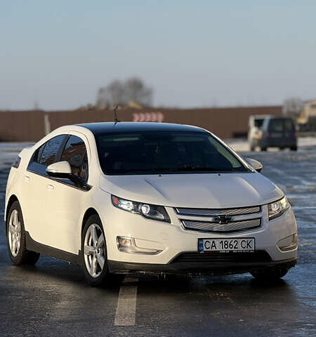 Белый Шевроле Вольт, объемом двигателя 1.4 л и пробегом 152 тыс. км за 10300 $, фото 1 на Automoto.ua