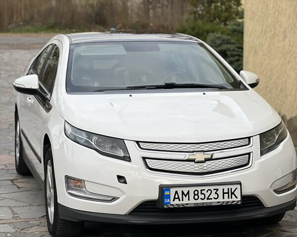 Белый Шевроле Вольт, объемом двигателя 1.4 л и пробегом 282 тыс. км за 9400 $, фото 1 на Automoto.ua