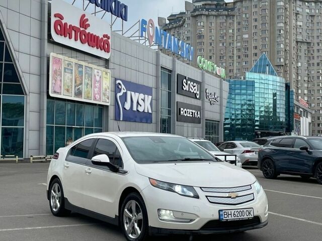 Белый Шевроле Вольт, объемом двигателя 1.4 л и пробегом 240 тыс. км за 11500 $, фото 1 на Automoto.ua