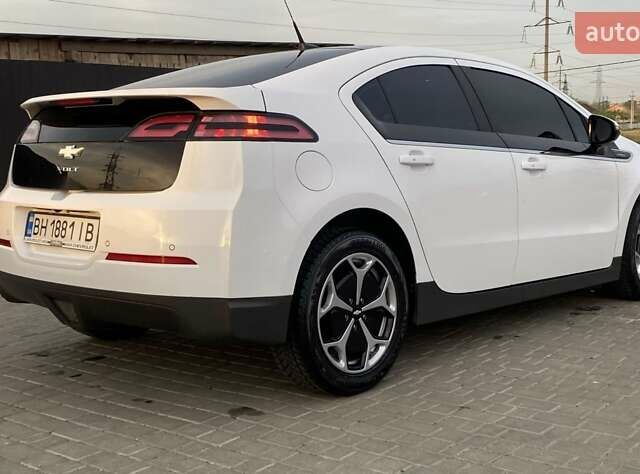 Белый Шевроле Вольт, объемом двигателя 1.4 л и пробегом 180 тыс. км за 11500 $, фото 1 на Automoto.ua