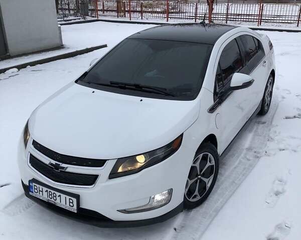 Белый Шевроле Вольт, объемом двигателя 1.4 л и пробегом 170 тыс. км за 11999 $, фото 1 на Automoto.ua