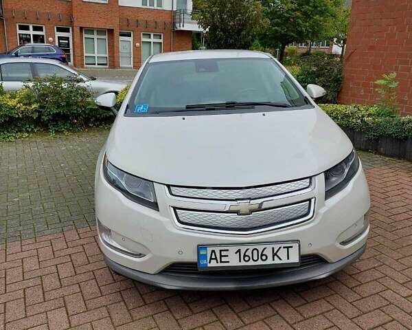 Белый Шевроле Вольт, объемом двигателя 1.4 л и пробегом 178 тыс. км за 9000 $, фото 1 на Automoto.ua