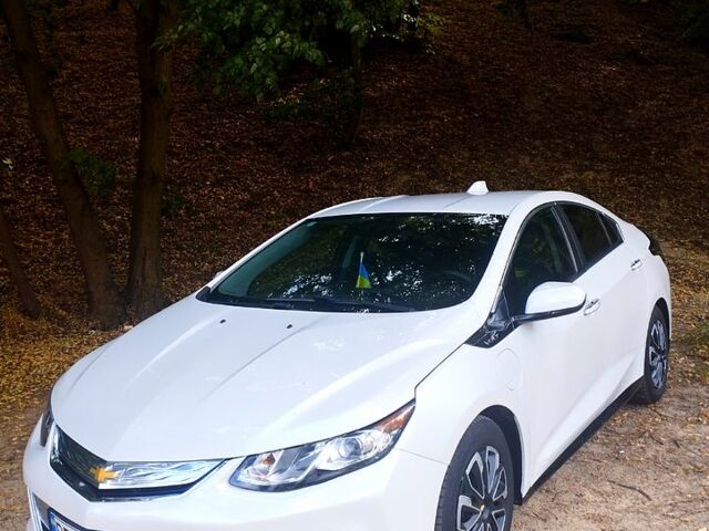 Белый Шевроле Вольт, объемом двигателя 1.5 л и пробегом 157 тыс. км за 14000 $, фото 1 на Automoto.ua