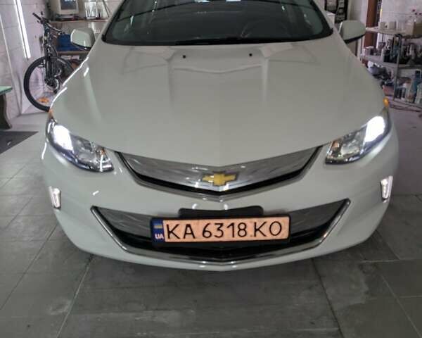 Белый Шевроле Вольт, объемом двигателя 0 л и пробегом 137 тыс. км за 13500 $, фото 1 на Automoto.ua