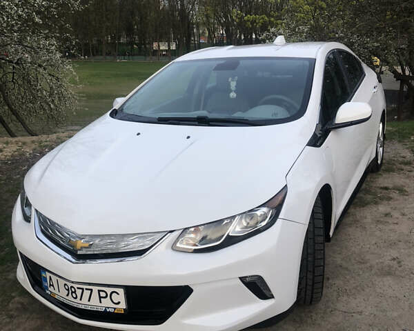 Белый Шевроле Вольт, объемом двигателя 1.49 л и пробегом 145 тыс. км за 14800 $, фото 1 на Automoto.ua