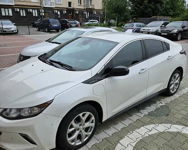 Белый Шевроле Вольт, объемом двигателя 1.5 л и пробегом 180 тыс. км за 16999 $, фото 1 на Automoto.ua