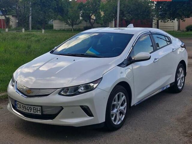 Белый Шевроле Вольт, объемом двигателя 1.5 л и пробегом 85 тыс. км за 17700 $, фото 1 на Automoto.ua