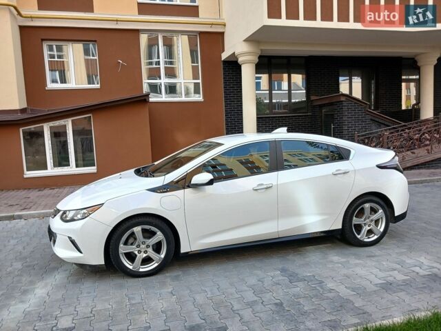 Белый Шевроле Вольт, объемом двигателя 1.5 л и пробегом 134 тыс. км за 14700 $, фото 1 на Automoto.ua