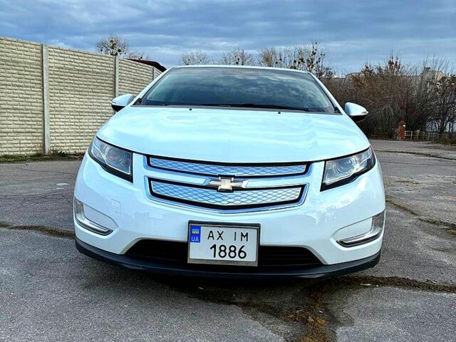 Белый Шевроле Вольт, объемом двигателя 1.4 л и пробегом 15300 тыс. км за 10200 $, фото 1 на Automoto.ua