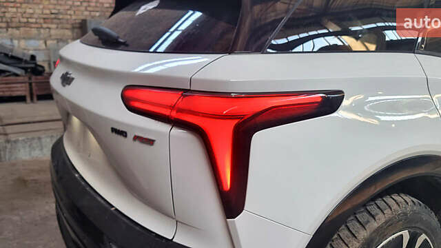 Белый Шевроле Blazer EV, объемом двигателя 0 л и пробегом 60 тыс. км за 32000 $, фото 1 на Automoto.ua