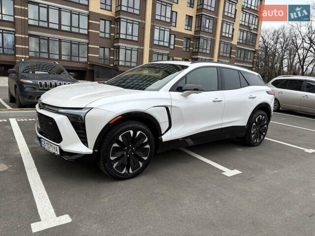 Белый Шевроле Blazer EV, объемом двигателя 0 л и пробегом 4 тыс. км за 37000 $, фото 1 на Automoto.ua