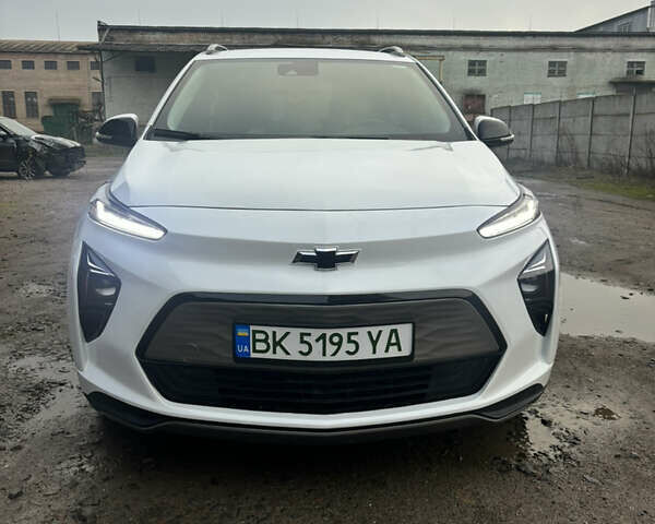 Белый Шевроле Bolt EUV, объемом двигателя 0 л и пробегом 66 тыс. км за 18500 $, фото 1 на Automoto.ua