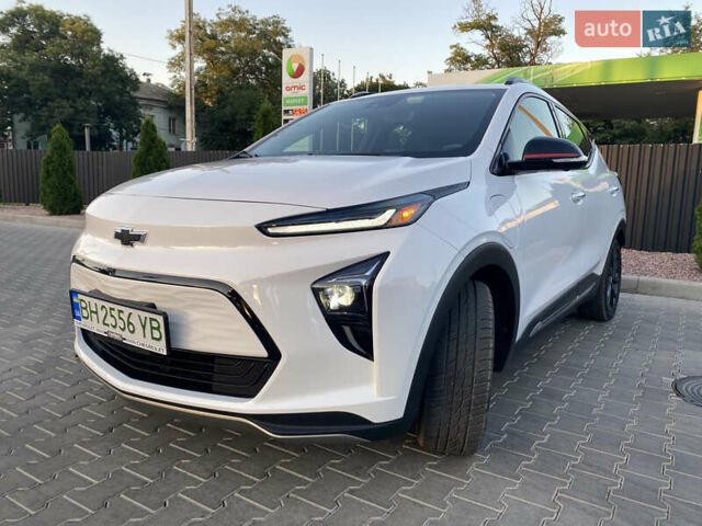 Белый Шевроле Bolt EUV, объемом двигателя 0 л и пробегом 63 тыс. км за 18900 $, фото 1 на Automoto.ua
