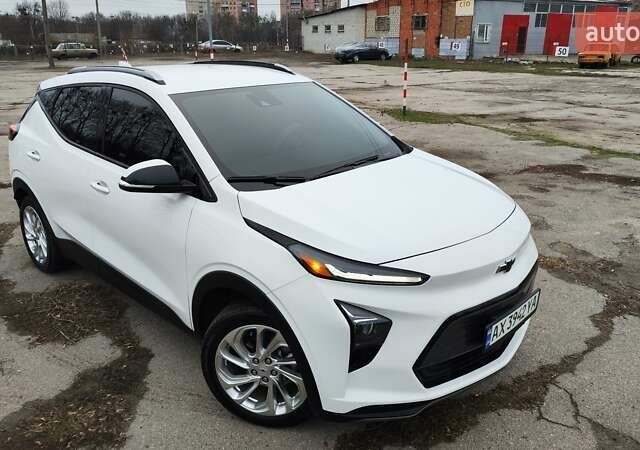 Белый Шевроле Bolt EUV, объемом двигателя 0 л и пробегом 13 тыс. км за 19000 $, фото 1 на Automoto.ua