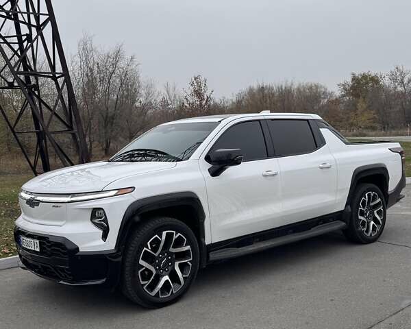 Белый Шевроле Silverado EV, объемом двигателя 0 л и пробегом 9 тыс. км за 107000 $, фото 1 на Automoto.ua