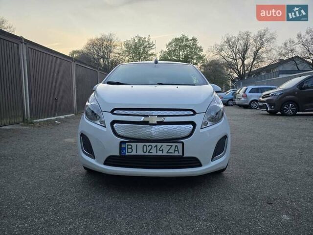 Белый Шевроле Spark EV, объемом двигателя 0 л и пробегом 82 тыс. км за 6500 $, фото 1 на Automoto.ua
