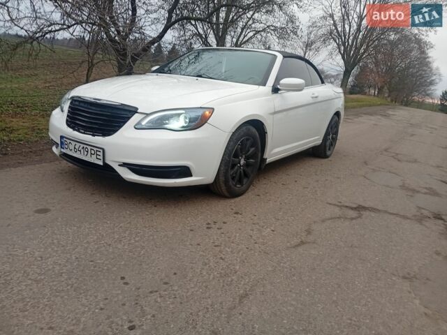 Белый Крайслер 200, объемом двигателя 2.4 л и пробегом 263 тыс. км за 6300 $, фото 1 на Automoto.ua