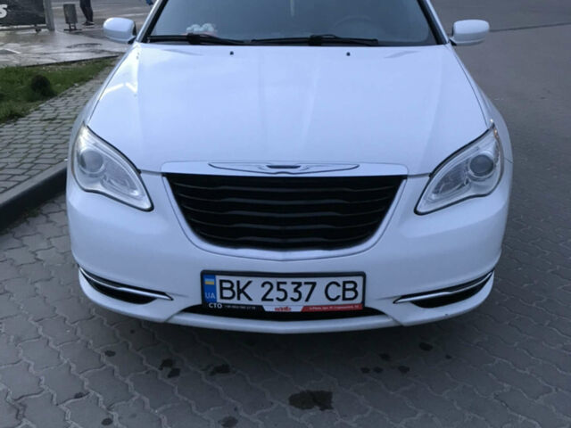 Білий Крайслер 200, об'ємом двигуна 2.4 л та пробігом 121 тис. км за 7599 $, фото 1 на Automoto.ua