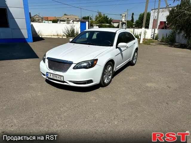 Білий Крайслер 200, об'ємом двигуна 2.4 л та пробігом 0 тис. км за 8000 $, фото 1 на Automoto.ua