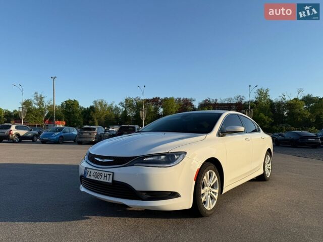 Белый Крайслер 200, объемом двигателя 2.36 л и пробегом 145 тыс. км за 10300 $, фото 1 на Automoto.ua