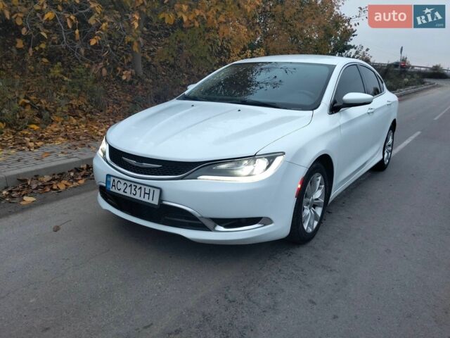 Білий Крайслер 200, об'ємом двигуна 2.36 л та пробігом 280 тис. км за 9300 $, фото 1 на Automoto.ua