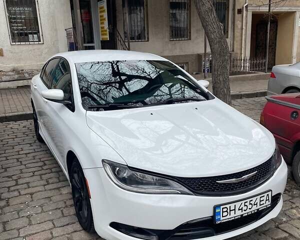 Белый Крайслер 200, объемом двигателя 2.36 л и пробегом 162 тыс. км за 12000 $, фото 1 на Automoto.ua