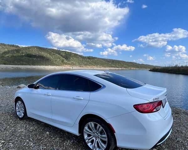 Белый Крайслер 200, объемом двигателя 2.4 л и пробегом 125 тыс. км за 11700 $, фото 1 на Automoto.ua