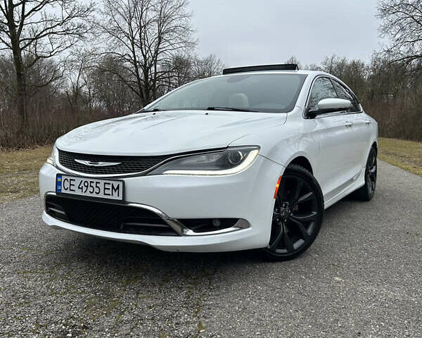 Белый Крайслер 200, объемом двигателя 2.36 л и пробегом 213 тыс. км за 11824 $, фото 1 на Automoto.ua