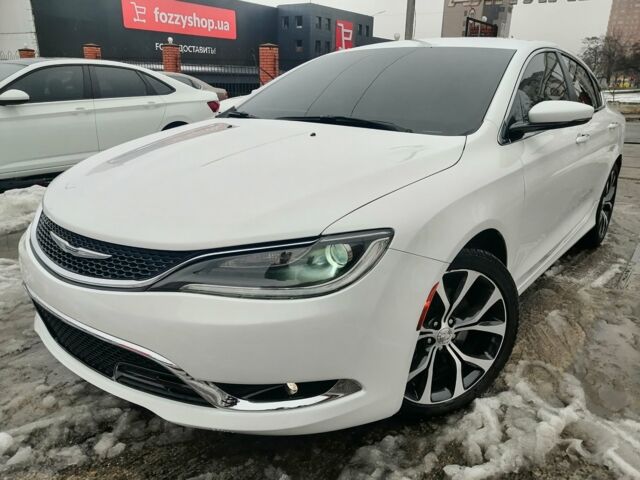 Белый Крайслер 200, объемом двигателя 2.4 л и пробегом 170 тыс. км за 13999 $, фото 1 на Automoto.ua