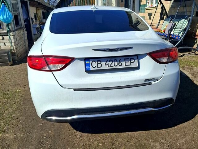 Білий Крайслер 200, об'ємом двигуна 2.4 л та пробігом 270 тис. км за 10000 $, фото 1 на Automoto.ua