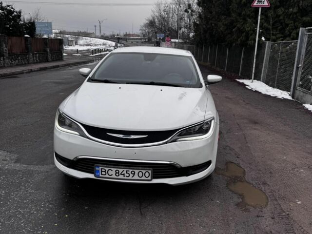 Белый Крайслер 200, объемом двигателя 2.4 л и пробегом 216 тыс. км за 8680 $, фото 1 на Automoto.ua