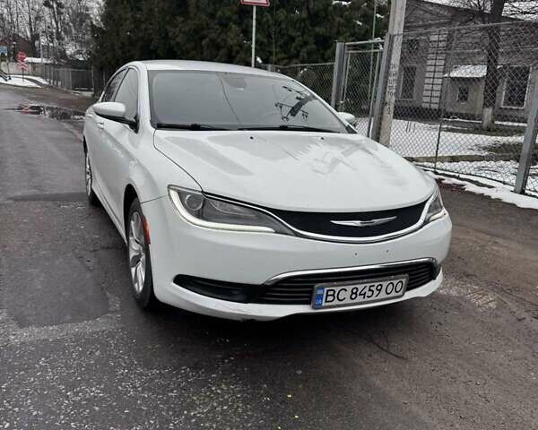 Білий Крайслер 200, об'ємом двигуна 2.4 л та пробігом 216 тис. км за 8999 $, фото 1 на Automoto.ua