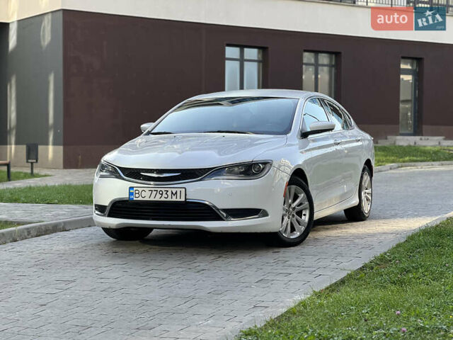 Белый Крайслер 200, объемом двигателя 2.4 л и пробегом 230 тыс. км за 6300 $, фото 1 на Automoto.ua
