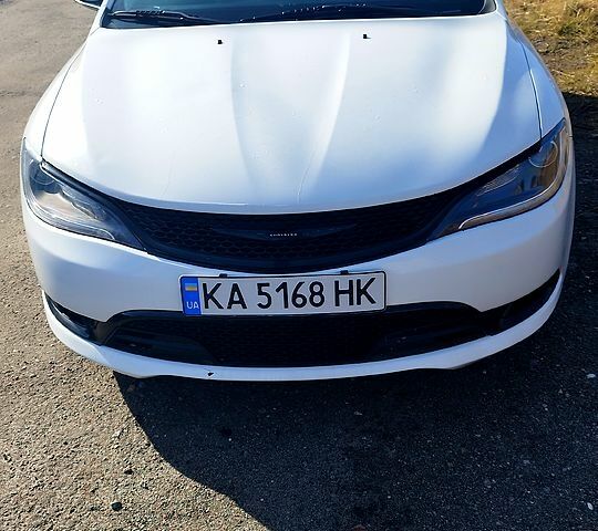 Белый Крайслер 200, объемом двигателя 2.4 л и пробегом 287 тыс. км за 12495 $, фото 1 на Automoto.ua