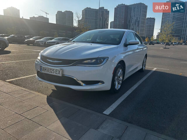 Белый Крайслер 200, объемом двигателя 2.4 л и пробегом 170 тыс. км за 10500 $, фото 1 на Automoto.ua