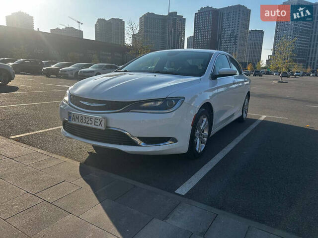 Белый Крайслер 200, объемом двигателя 2.4 л и пробегом 170 тыс. км за 10500 $, фото 1 на Automoto.ua