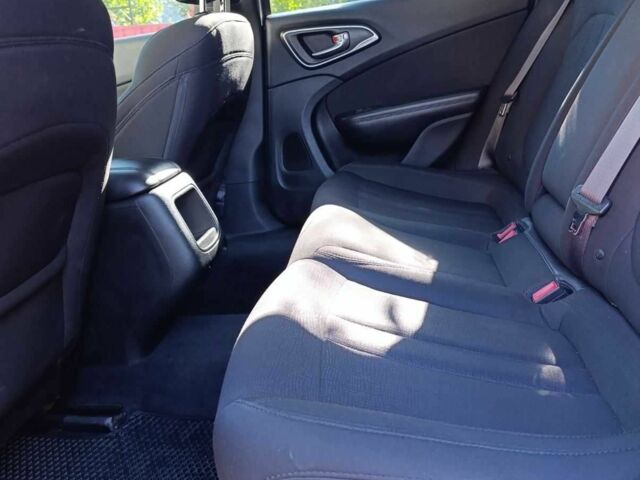 Белый Крайслер 200, объемом двигателя 2.4 л и пробегом 140 тыс. км за 10200 $, фото 1 на Automoto.ua