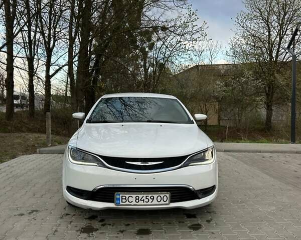 Білий Крайслер 200, об'ємом двигуна 2.36 л та пробігом 218 тис. км за 8400 $, фото 1 на Automoto.ua