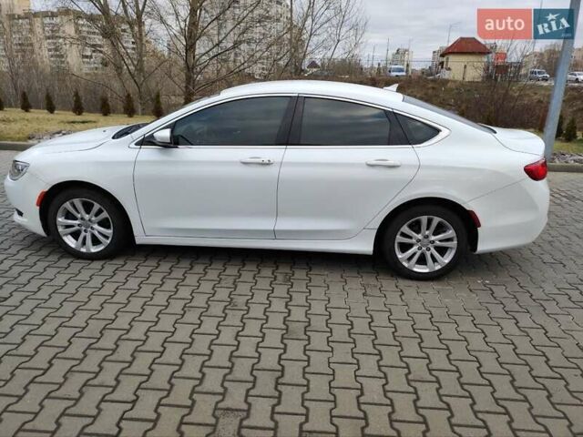 Белый Крайслер 200, объемом двигателя 2.36 л и пробегом 116 тыс. км за 9500 $, фото 1 на Automoto.ua