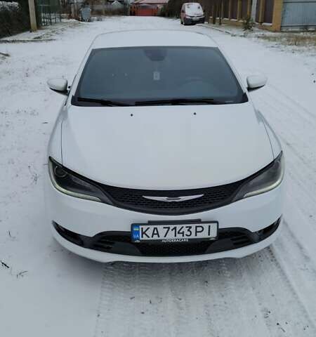 Белый Крайслер 200, объемом двигателя 2.4 л и пробегом 165 тыс. км за 9600 $, фото 1 на Automoto.ua