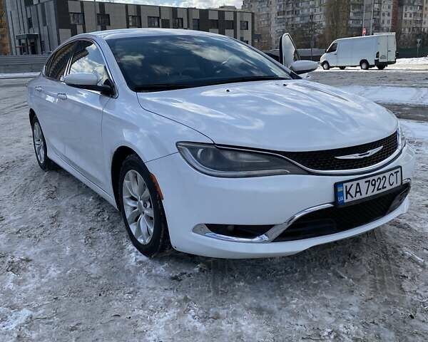 Білий Крайслер 200, об'ємом двигуна 2.36 л та пробігом 185 тис. км за 12300 $, фото 1 на Automoto.ua